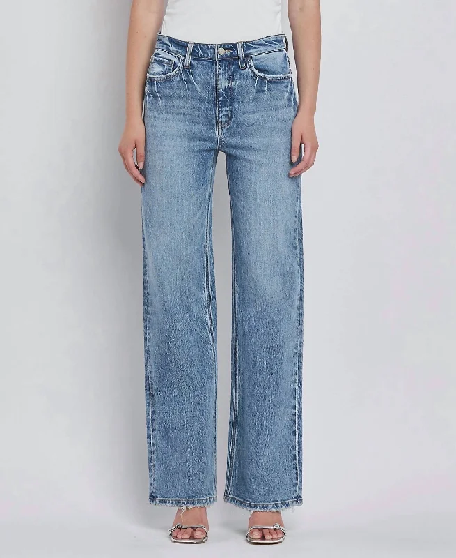 Clare 90's Wide Leg Jeans In Medium Wash